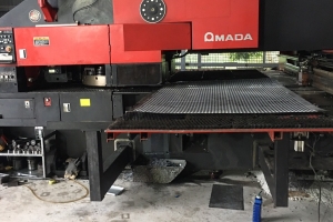 Máy đột dập Amada 358